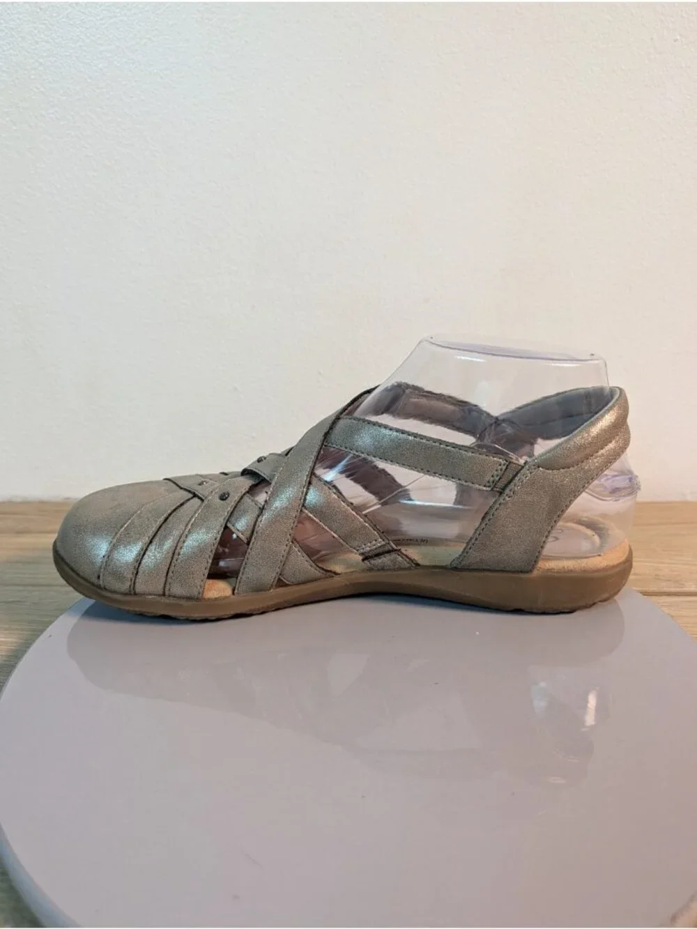 Clarks Elizabelle Sea Fisherman Leather Sandals Gray Riptape size 8 Comfort